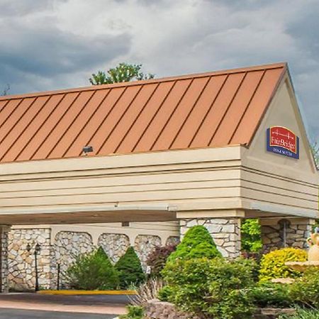 סטרודסברג Fairbridge Inn & Suites Poconos מראה חיצוני תמונה