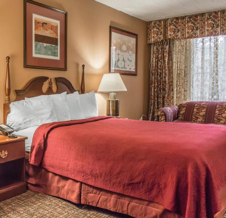 סטרודסברג Fairbridge Inn & Suites Poconos מראה חיצוני תמונה