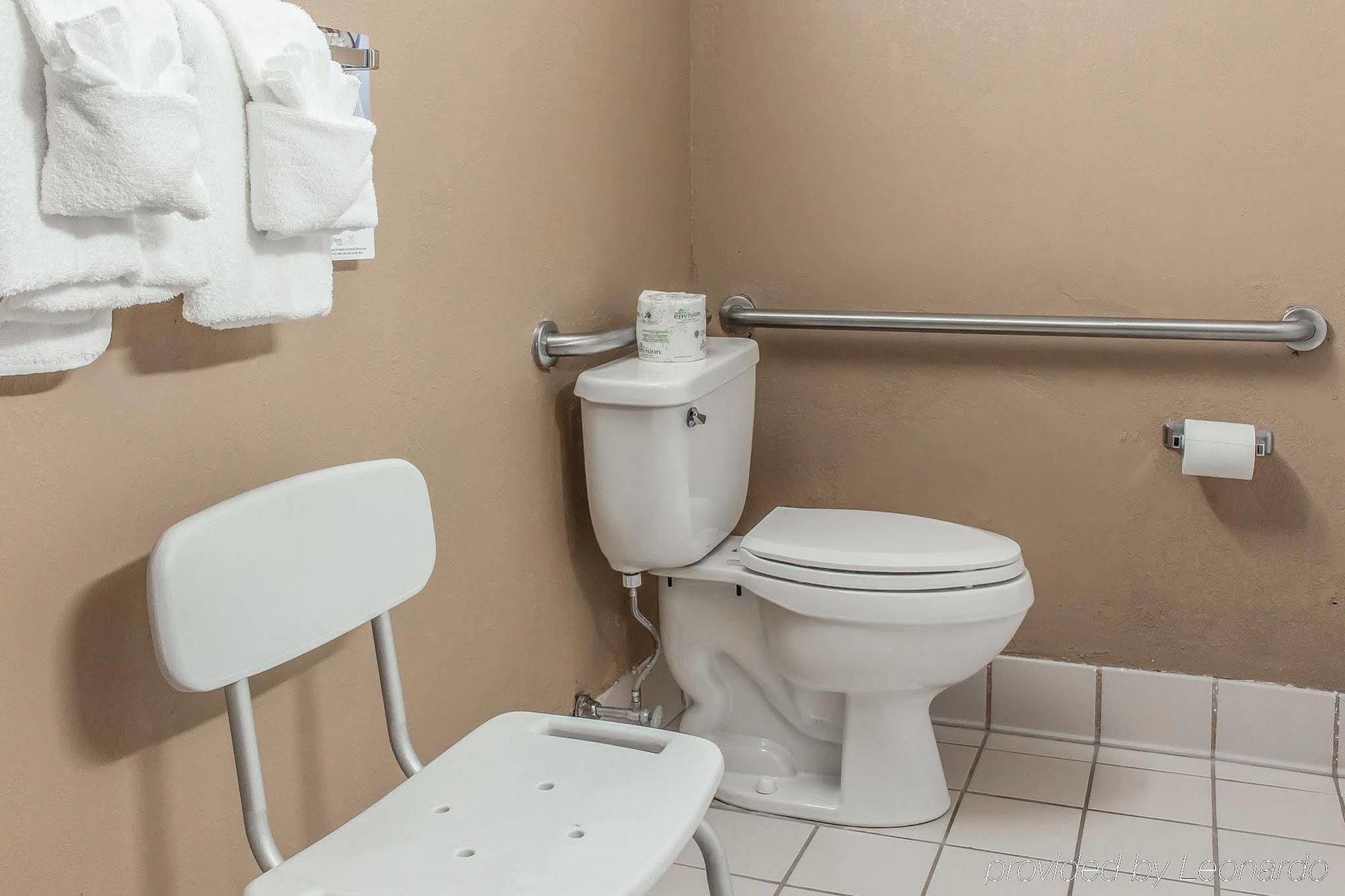 סטרודסברג Fairbridge Inn & Suites Poconos מראה חיצוני תמונה