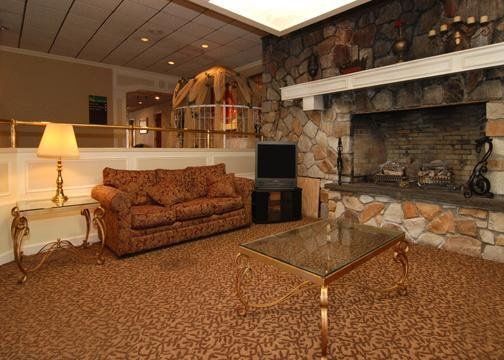 סטרודסברג Fairbridge Inn & Suites Poconos מראה חיצוני תמונה